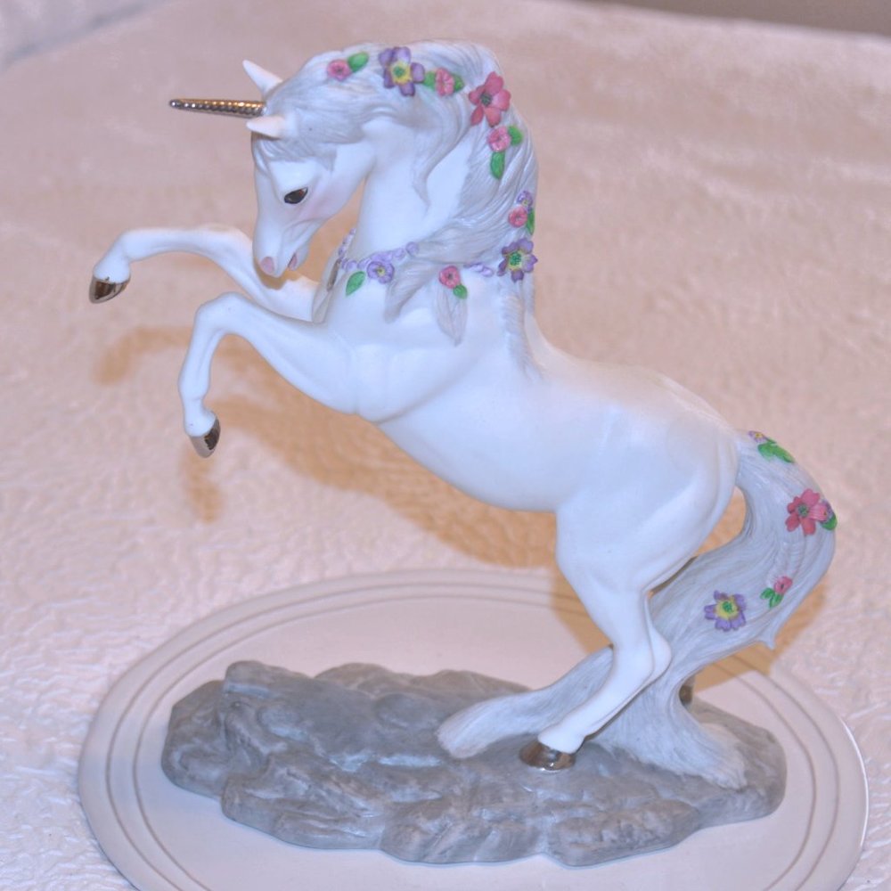 Princeton Gallery 1991 Love's Majesty Unicorn Collection Porcelain Statue